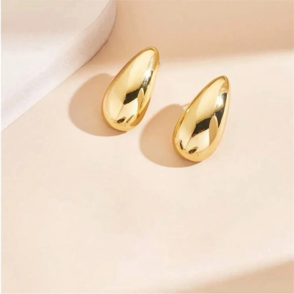 NWOT Maeve Gold Water Drop Post Earrings - Picture 3 of 3